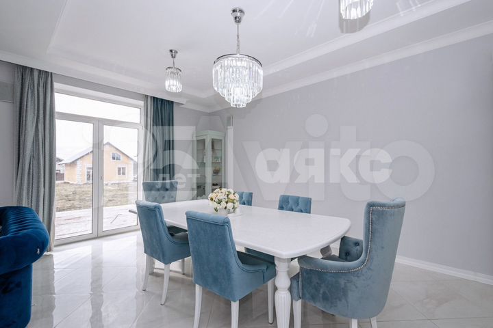 Коттедж 236 м² на участке 10 сот.