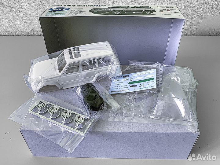 Сборная модель автомобиля Toyota Land Cruiser 80
