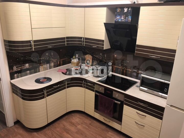 2-к. квартира, 55 м², 4/9 эт.