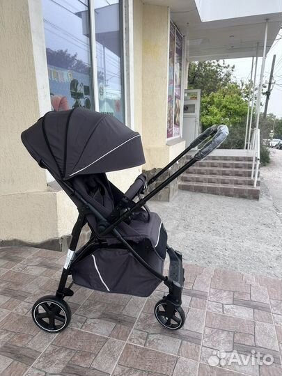Прогулочная коляска с перекидной ручкой