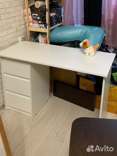 Письменный компьютерный стол