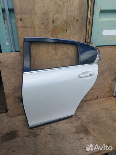 Дверь задняя левая Lexus GS 3 рест. URS190