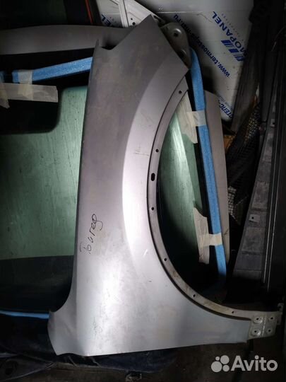 Крыло переднее правое