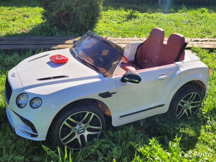 Детский электромобиль двухместный бу bentley белый