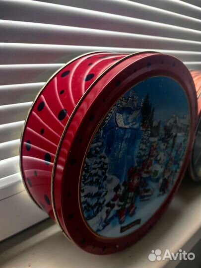 Жестяные банки из под печенья