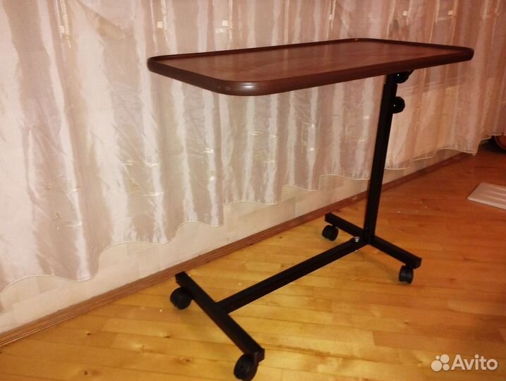 Предкроватный столик новый