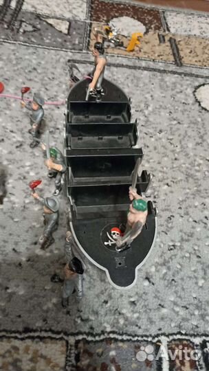 Продам пиратский корабль с пиратами