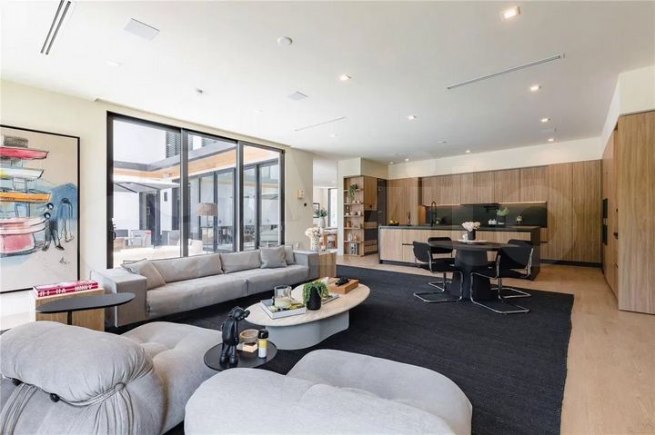 Дом 197 м² на участке 9 сот.