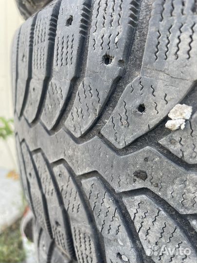 Bridgestone Blizzak Spike-01 215/60 R17