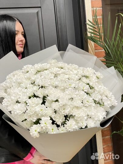 Букет цветов из хризантем, ромашки