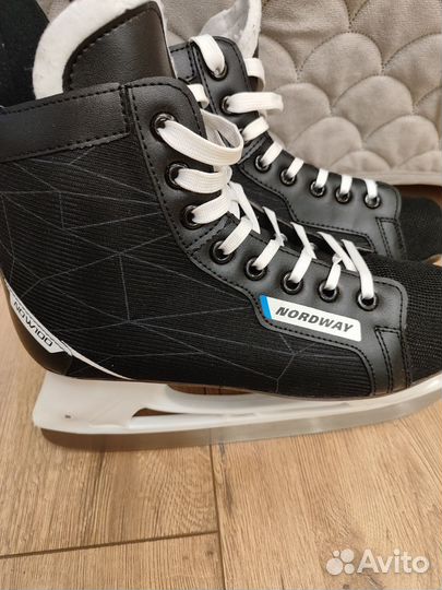 Коньки хоккейные