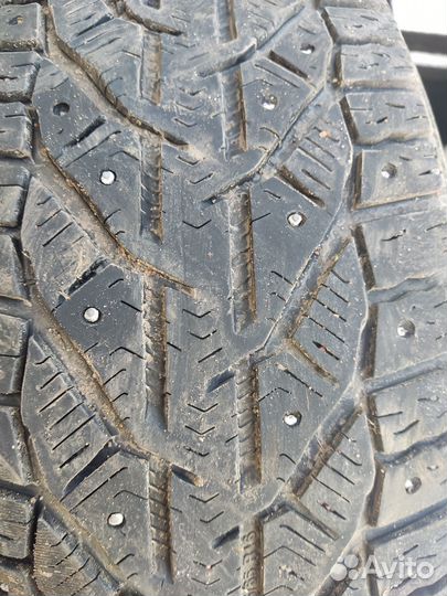 Kormoran Road 215/65 R16