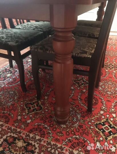 Стол со стульями