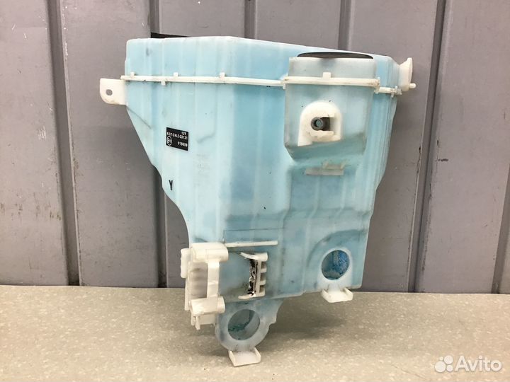 Бачок омывателя лобового стекла Toyota Land Cruise