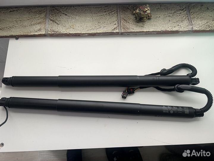 Новый электропривод багажника VW Touran 5TA827851E