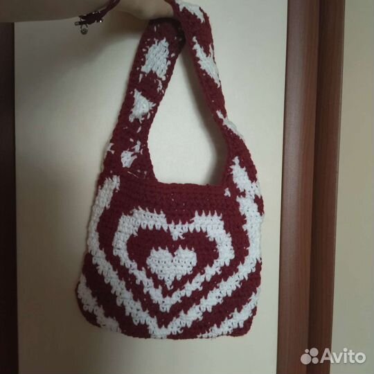 Cумка с сердцами вязанная акриловой пряжей