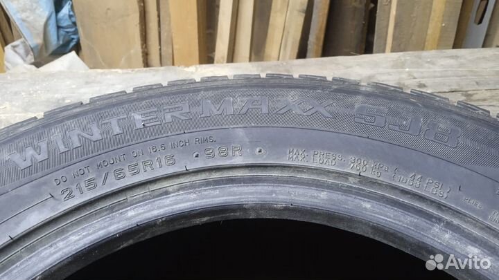 Dunlop Winter Maxx SJ8 215/65 R16 98R