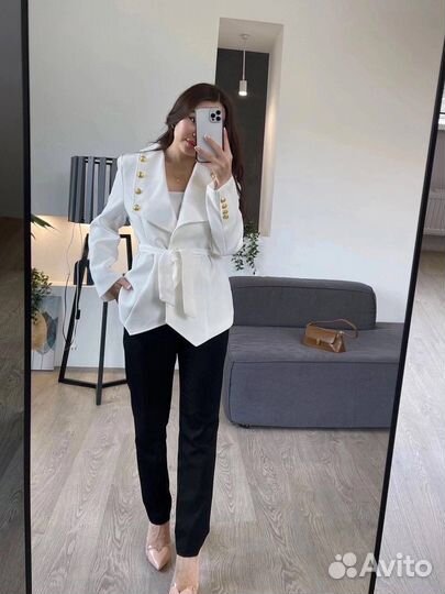 Женский пиджак премиум с поясом белый