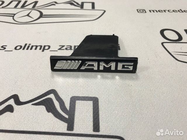 Шильдик AMG в решетку радиатора