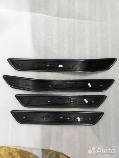 Накладки на пороги BMW 7 F02