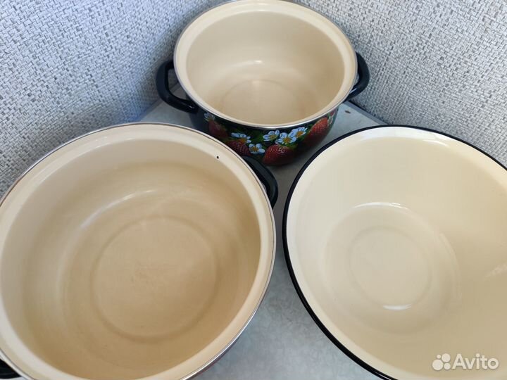 Набор эмалированных кастрюль