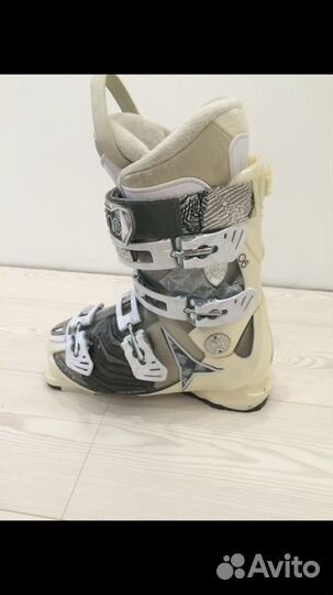 Женские горнолыжные ботинки atomic hawx