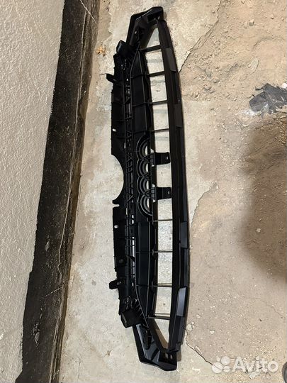 Кронштейн решетки радиатора Audi A4 A5 B9