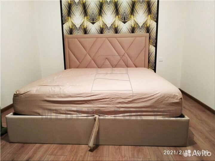 Кровать с матрасом