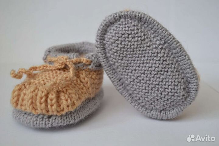 Чепчик, пинетки для новорожденного