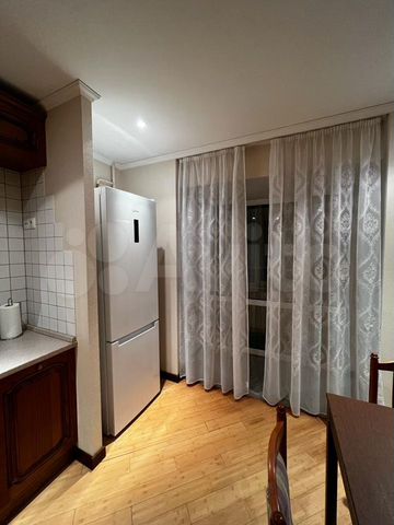 4-к. квартира, 144 м², 3/9 эт.