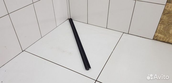 Молдинг двери верхний внутренний передний левый