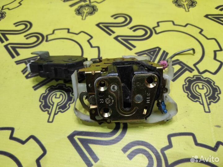 Замок двери передний правый Subaru Legacy BH5