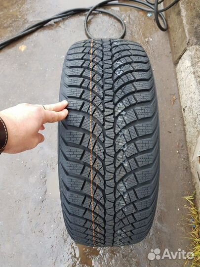 Kumho WinterCraft WS71 235/50 R20 104V