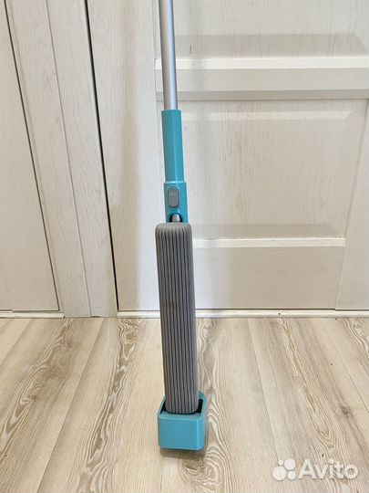 Швабра с отжимом с губкой