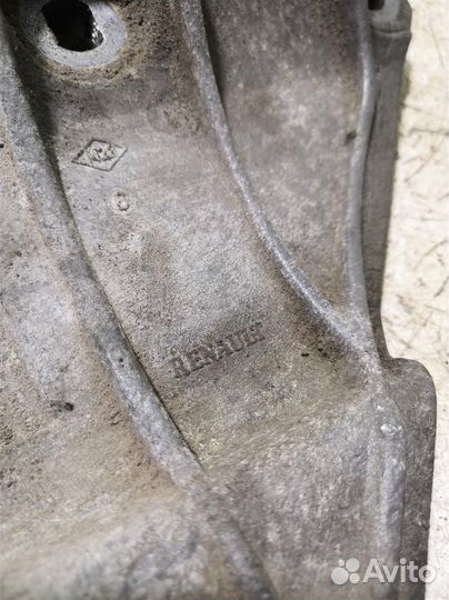 Кронштейн генератора Рено Меган 2