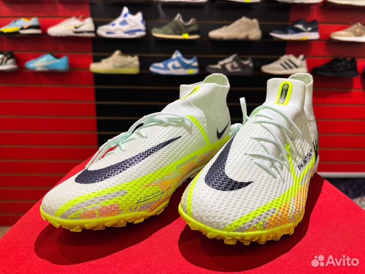 Многошиповки футбольные Nike Phantom Flyknit react