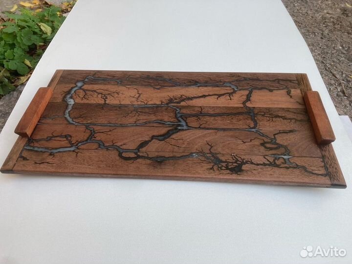 Поднос из ценных пород дерева