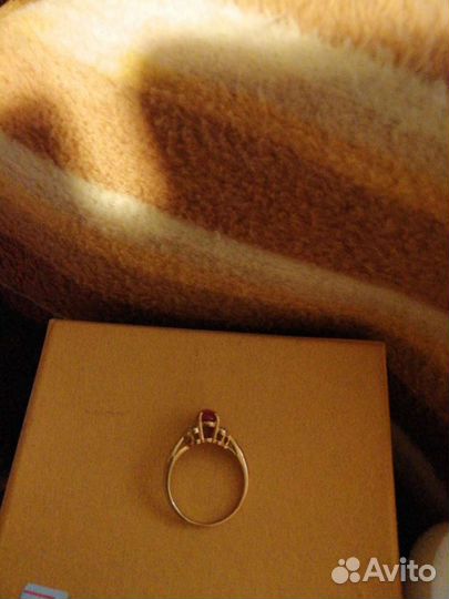 Перстень с рубином и бриллиантами