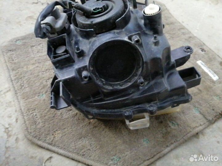 Фара передняя левая Nissan Cube Z11