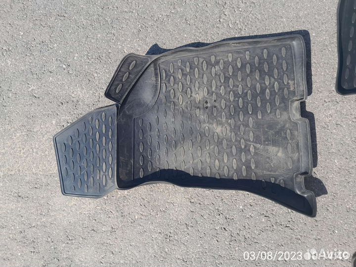 Автомобильные коврики резиновые