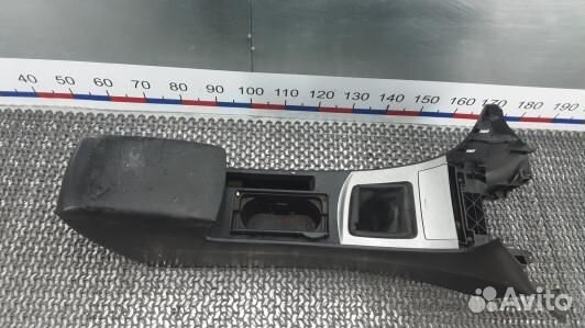 Подлокотник центральный mazda 3 2 (XBN13IX01)