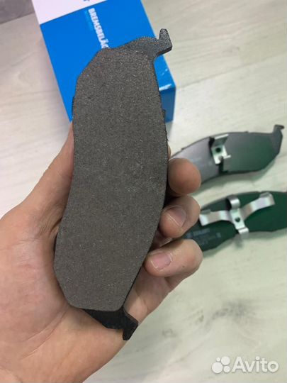 Колодки тормозные передние Chrysler 300M, Voyager3
