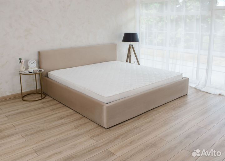 Кровать с матрасом в комплекте