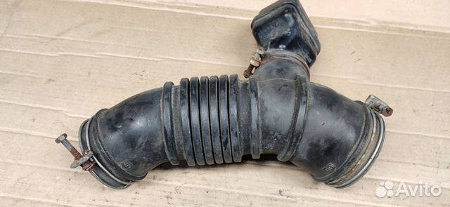 Патрубок воздушного фильтра Mitsubishi Pajero Io