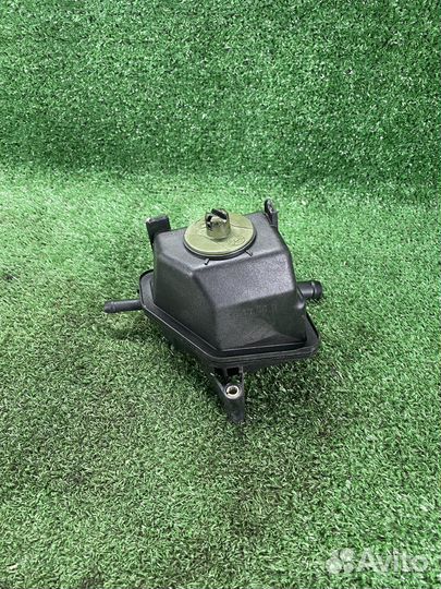 Бачок гура Skoda Octavia a4 tour