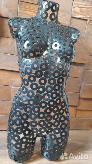 Скульптура из металлических шайб