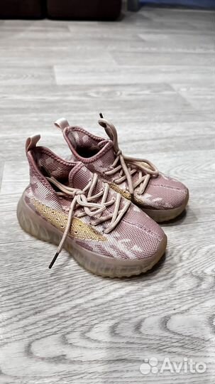 Кроссовки на девочку 26 размер