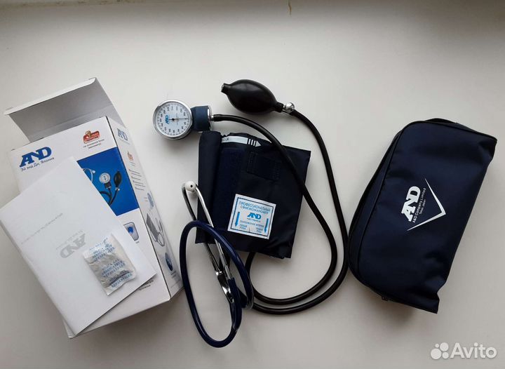 Тонометр механический AND со стетоскопом