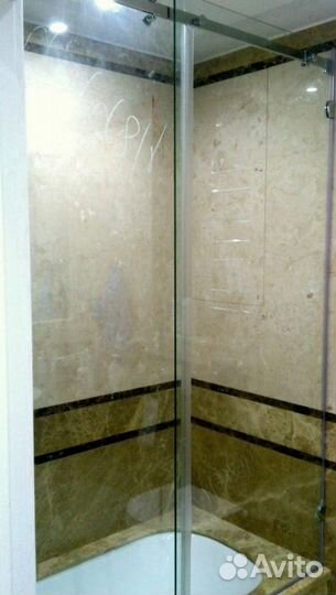 Стеклянная шторка для ванной