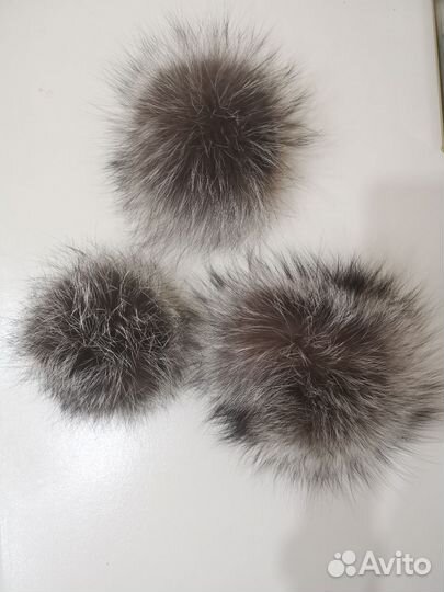 Меховые помпоны из натуральной чернобурки